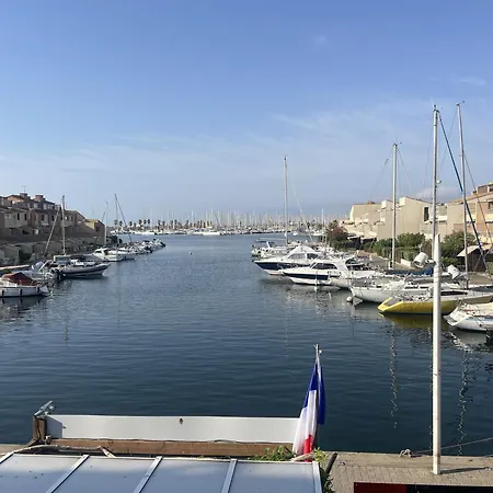 Apartment Renove Hyper Equipe Avec Acces Direct Au Port Rive Gauche *